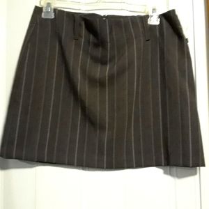 Mini skirt with zipper.